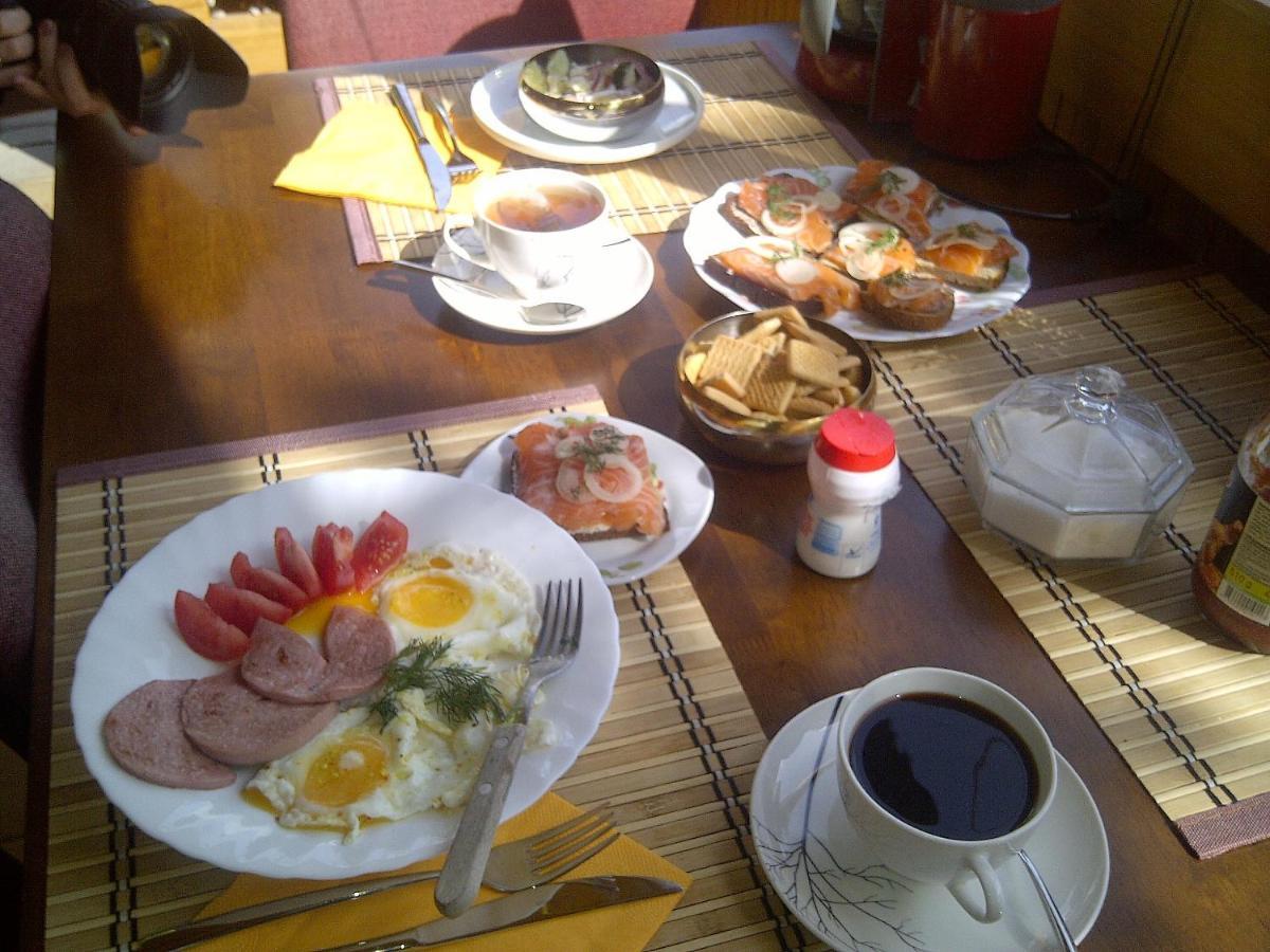 Guest House Melon Jurmala Bagian luar foto